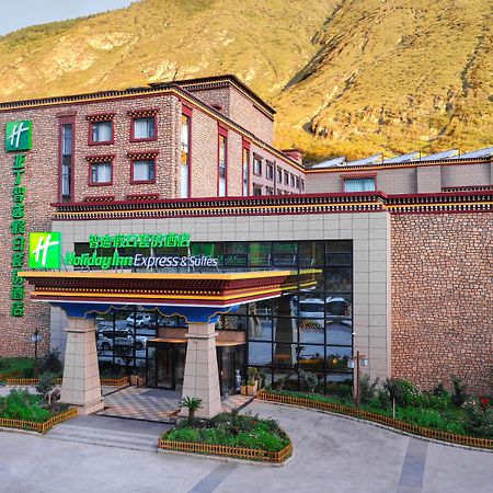 Holiday Inn Express Daocheng Yading Exterior foto