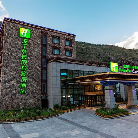 Holiday Inn Express Daocheng Yading Exterior foto
