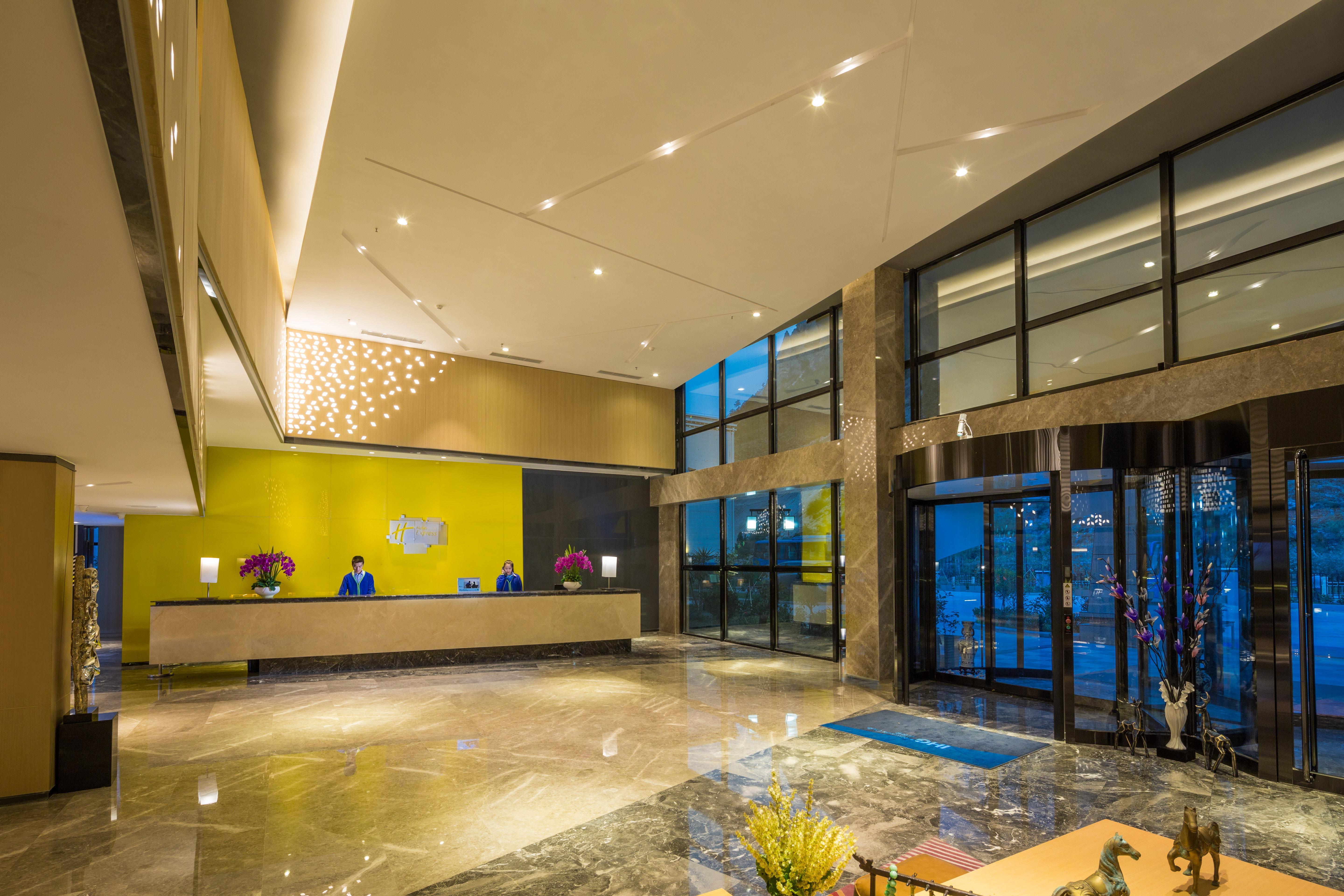 Holiday Inn Express Daocheng Yading Exterior foto